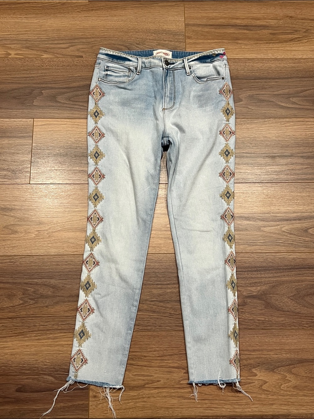 Driftwood Jackie High Rise Embroidered Aztec Diamonds Light Wash Size 29
